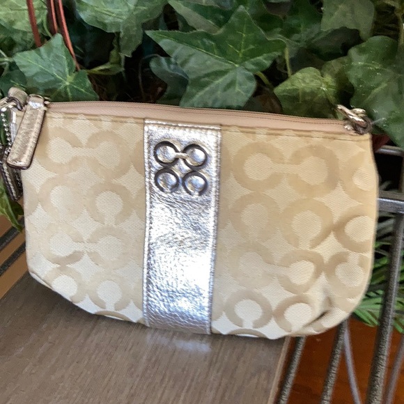Coach Handbags - Coach Wristlet